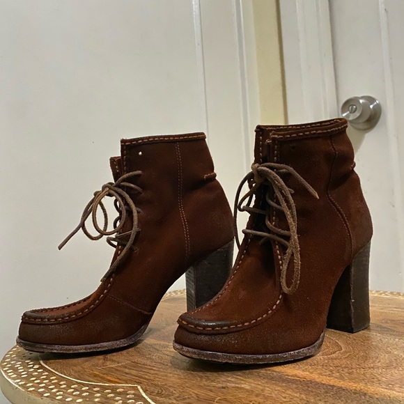Frye Parker Moc Heeled Ankle Bootie Distressed Oil Rubbed Suede Lace Up - Picture 5 of 16
